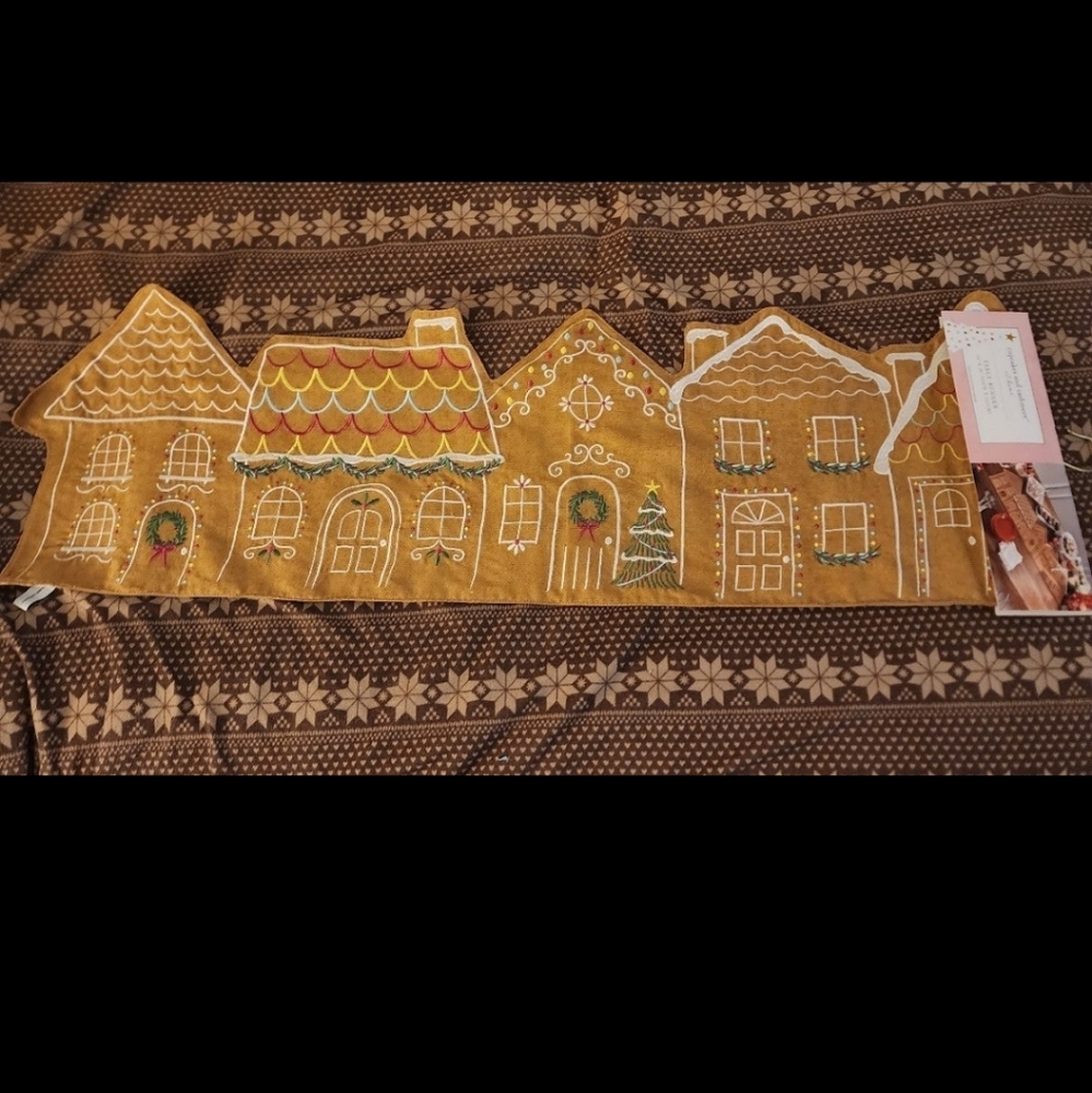 Cupcakes and Cashmere gingerbread house village table runner
